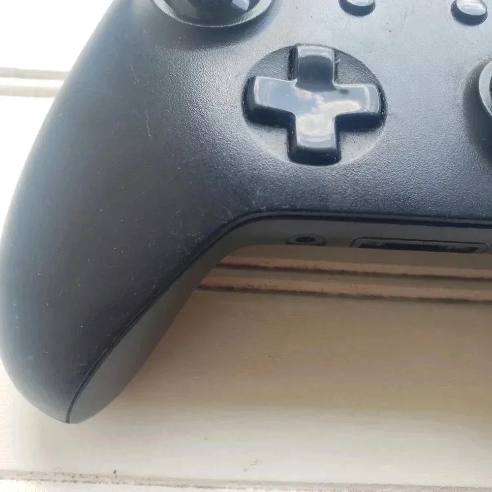 Microsoft Xbox Wireless Controller Carbon Black No Battery Included not tested